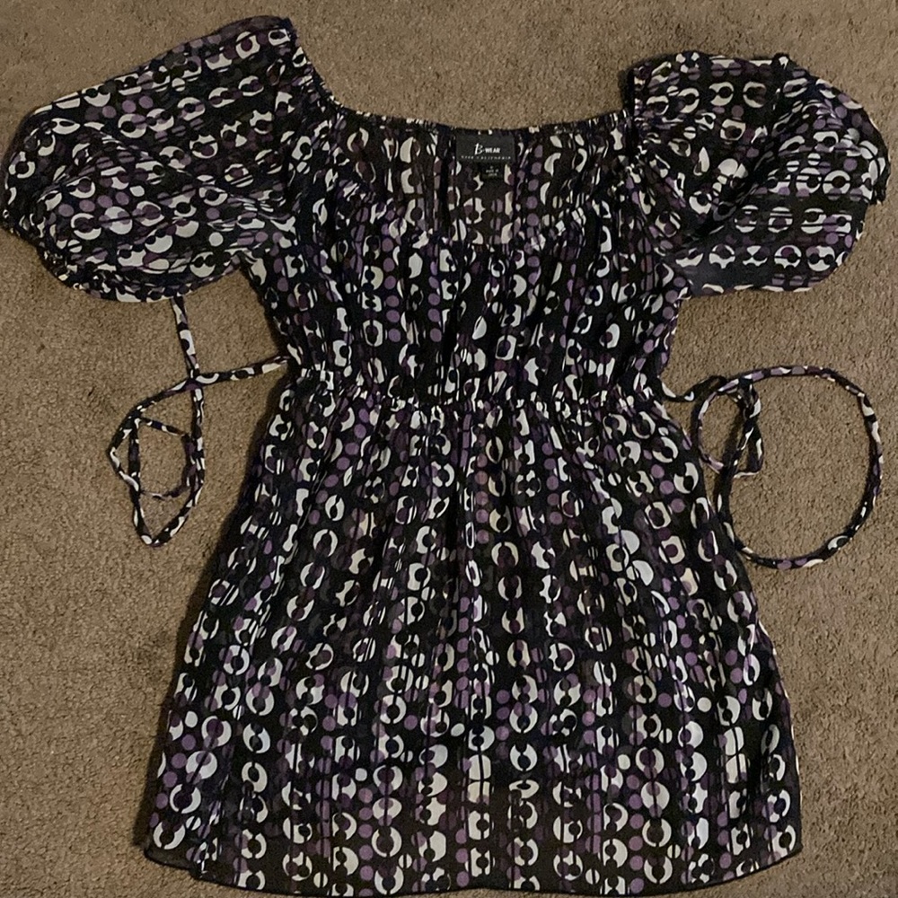 Blouse top with tie backs at waist and puffy sleeve with elastic cuff